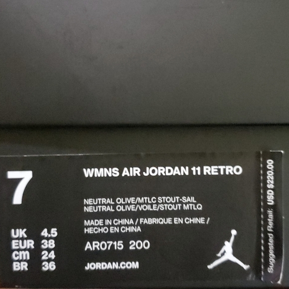 Air Jordan 11 Retro - Picture 6 of 7